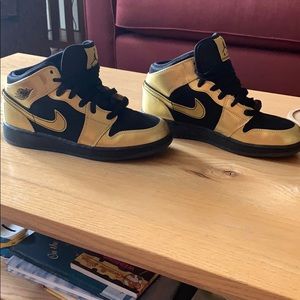 Nike air Jordan’s mid. Warn once!